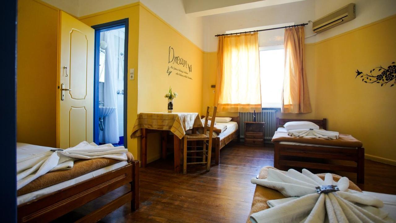 The Student & Travellers Inn Атина Екстериор снимка